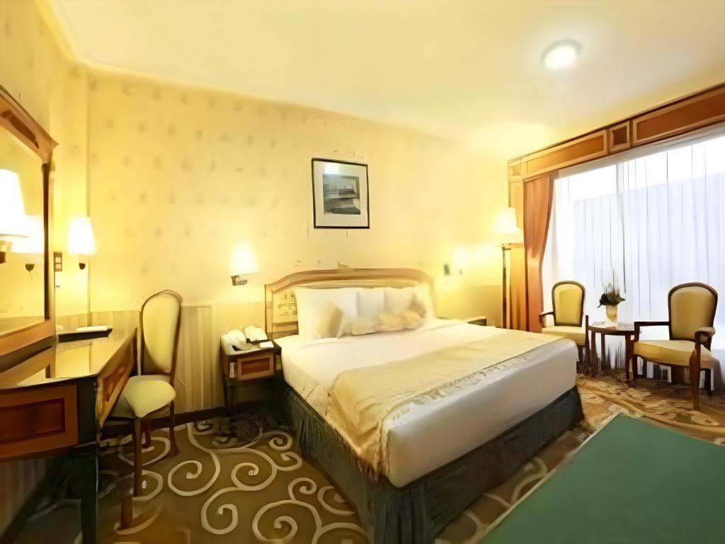 Gajahmada Graha Hotel Malang Exterior photo