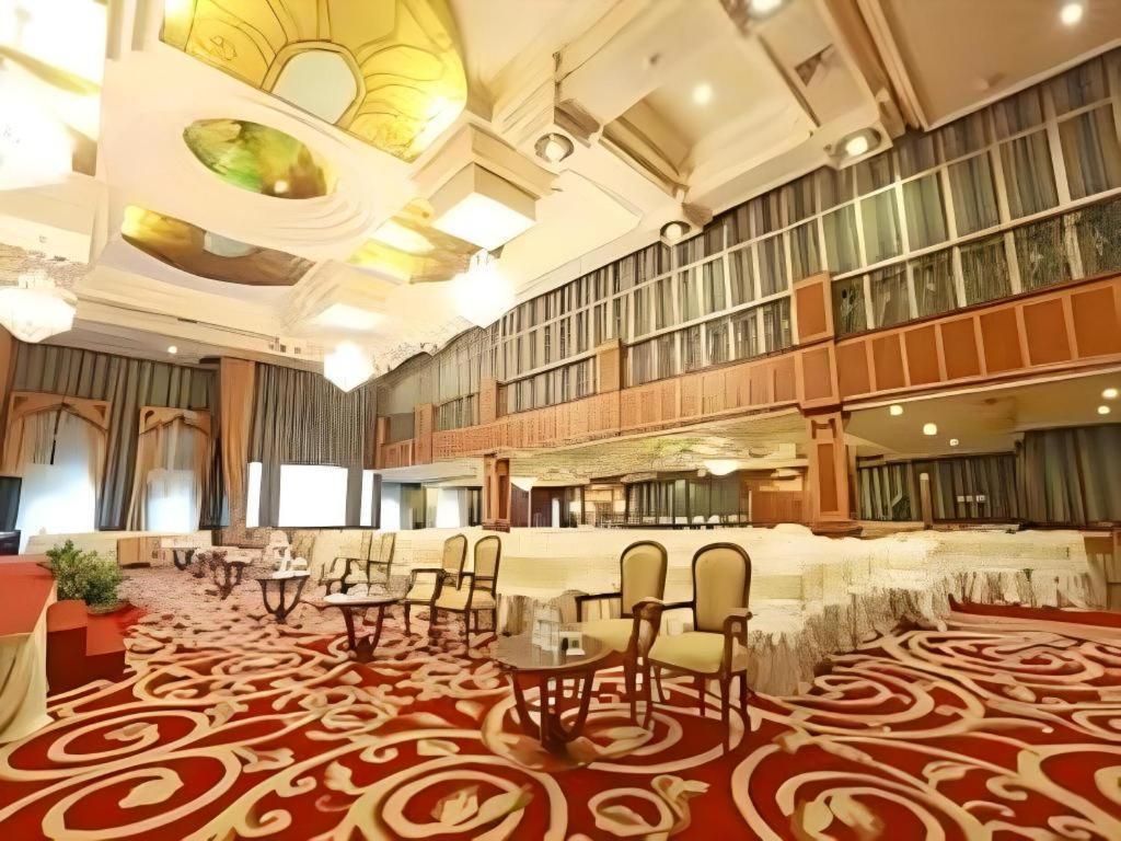 Gajahmada Graha Hotel Malang Exterior photo